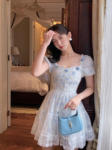 Robe Egirl - Dentelle brodée fleurie manches courtes